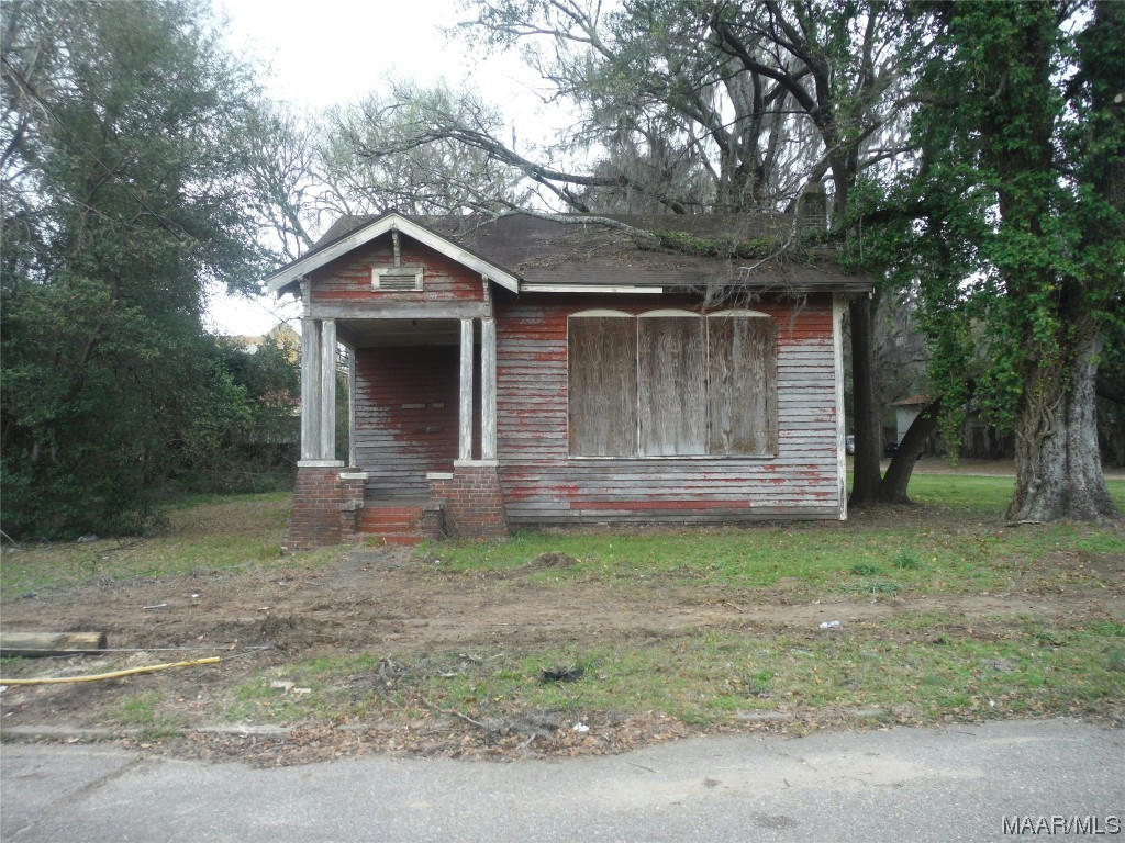 316 PETTUS ST, SELMA, AL 36701, photo 1 of 2